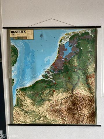 Grote vintage benelux schoolkaart / landkaart 175 x 156 beschikbaar voor biedingen