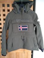 GEOGRAPHICAL NORWAY SOFTSHELL maat M khaki, Maat 38/40 (M), Verzenden, Geographical Norway, Nieuw