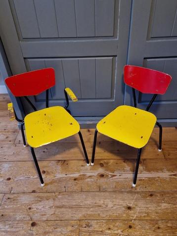 2 x retro kinderstoeltje/ schoolstoeltje origineel 60 j oud beschikbaar voor biedingen