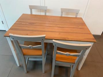 Mooie landelijke eettafel met 4 stoelen keukentafel beschikbaar voor biedingen