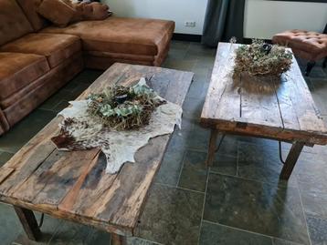 Prachtige oude salontafel.  151.5x 74.5 breed en 0.45 hoog. beschikbaar voor biedingen