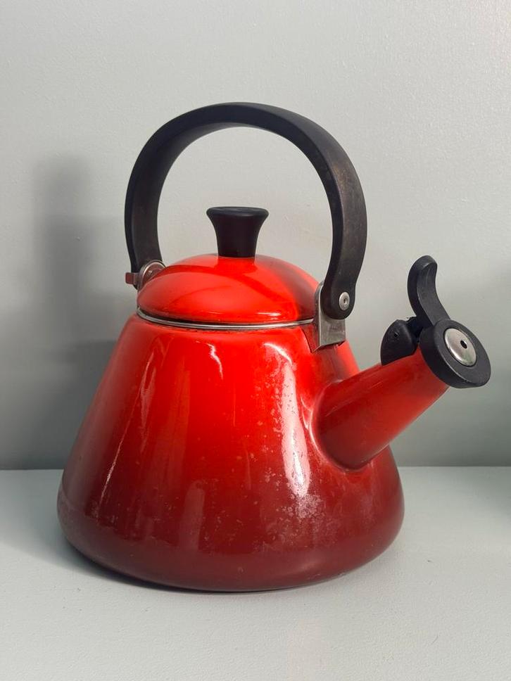 Le Creuset fluitketel rood - gebruikt, Huis en Inrichting, Keuken | Keukenbenodigdheden, Gebruikt, Ophalen of Verzenden