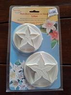 NIEUW! Städter Lelie Uitstekerset met Relief (6,5 + 8 cm), Ophalen of Verzenden, Nieuw, Taarten of Cupcakes, Bakvorm