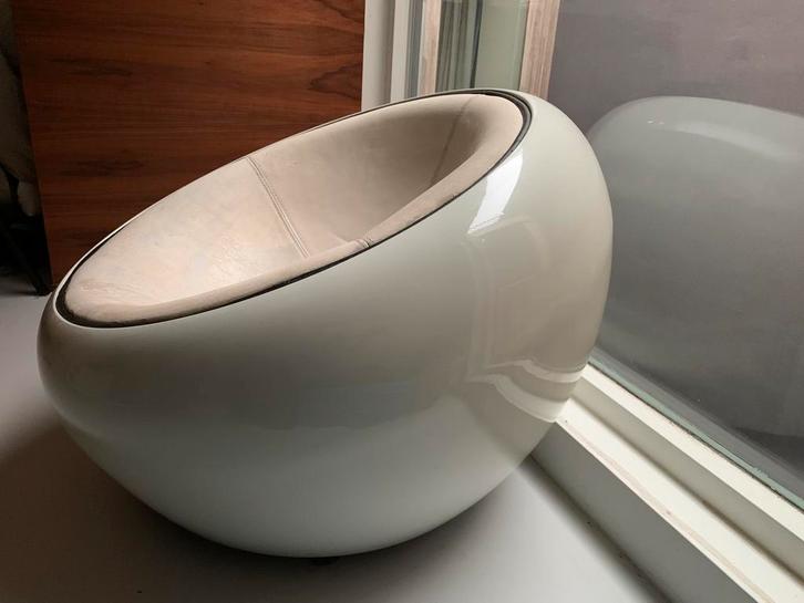 Eero Aarnio Space age egg bal chair in wit met lichtgrijs, Huis en Inrichting, Stoelen, Gebruikt, Eén, Kunststof, Wit, Ophalen