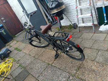 Stadsfiets te koop beschikbaar voor biedingen