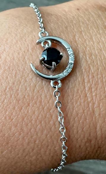 Spinel armband verzilverd beschikbaar voor biedingen