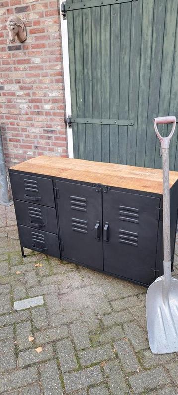 Zwarte metalen industriële tv meubel locker ladenkast  beschikbaar voor biedingen