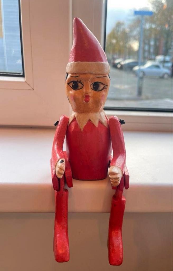 Houten Klaas vaak zittende pop - Mini, Antiek en Kunst, Kunst | Beelden en Houtsnijwerken, Ophalen of Verzenden