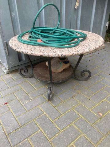 Zeer degelijke zware tuintafel - salontafel doorsnede 85 cm beschikbaar voor biedingen