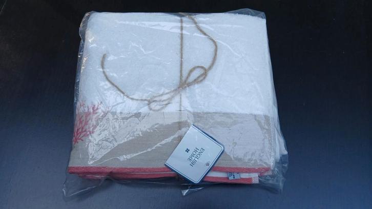 2 handdoeken English Home, nieuw, Huis en Inrichting, Badkamer | Badtextiel en Accessoires, Nieuw, Handdoek, Wit, Ophalen of Verzenden