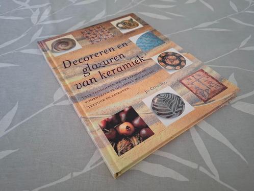 DECOREREN EN GLAZUREN VAN KERAMIEK - Jo Connell, Boeken, Hobby en Vrije tijd, Zo goed als nieuw, Ophalen of Verzenden