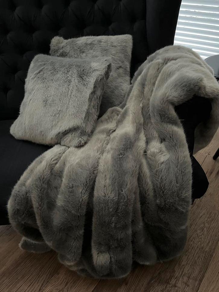 NOBILIS bontplaid met bontkussens, Huis en Inrichting, Woonaccessoires | Kussens, Zo goed als nieuw, Grijs, Vierkant, Ophalen of Verzenden