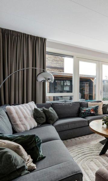 Mooie grote vloerlamp beschikbaar voor biedingen