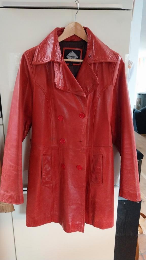 Unieke mooie mid-lange leren dames jas, rood. Ventiuno. 40., Kleding | Dames, Jassen | Zomer, Gedragen, Maat 38/40 (M), Rood, Ophalen of Verzenden