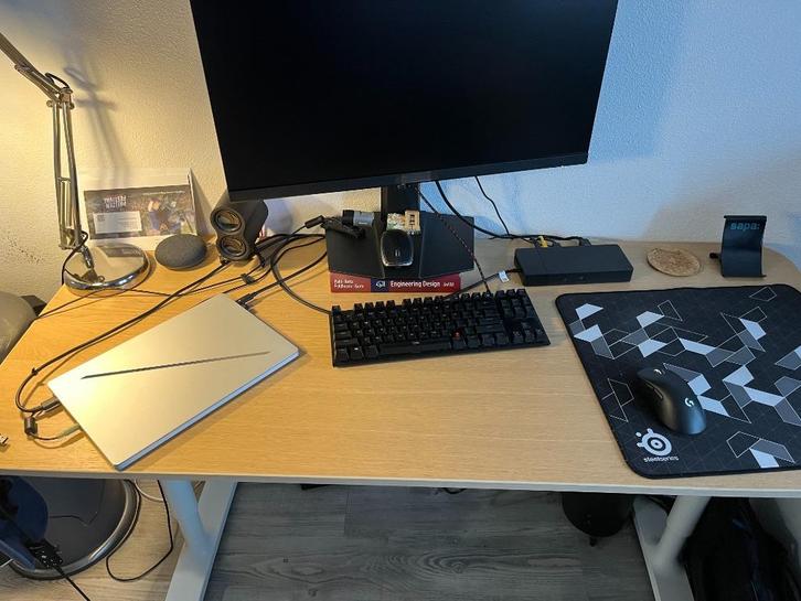 Bureau eiken/wit Bekant 140x60, Huis en Inrichting, Bureaus, Zo goed als nieuw, Bureau, In hoogte verstelbaar, Ophalen