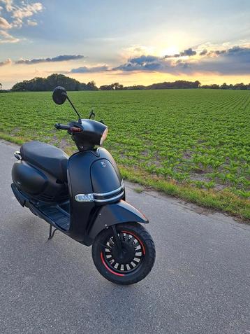 GTS BELLAVISTA scooter izgst dealer onderhouden 6010 km beschikbaar voor biedingen
