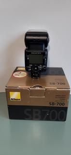 nikon 810 + battery pack , flitser SB 700, Audio, Tv en Foto, Fotografie | Flitsers, Ophalen of Verzenden, Zo goed als nieuw