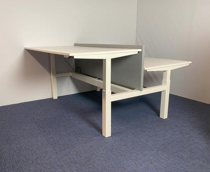 2 x Bench zit/sta bureau Ahrend, 180 x 210 cm. - wit, Huis en Inrichting, Bureaus, Gebruikt, Stabureau, Elektrisch, In hoogte verstelbaar