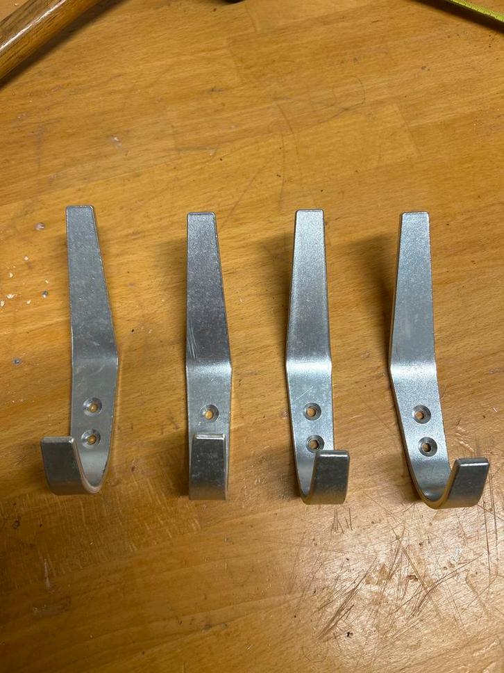 4 Dubbele Kledinghaken, Huis en Inrichting, Woonaccessoires | Kapstokken, Gebruikt, Wandhaken, Minder dan 100 cm, Metaal, Ophalen of Verzenden