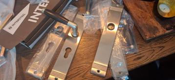 2 x intersteel deurbeslag Ton beschikbaar voor biedingen