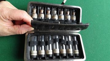 Medisch: Antiek lederen apotheker etui - Medicijn flesjes beschikbaar voor biedingen