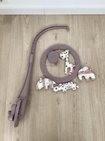 Done By Deer muziekmobiel (Powder) beschikbaar voor biedingen