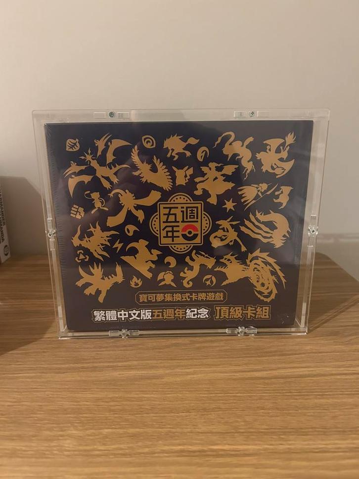 Traditional Chinese 5th Anniversary Premium Card Set Box, Hobby en Vrije tijd, Verzamelkaartspellen | Pokémon, Zo goed als nieuw