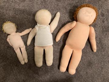 Poppen van stof beschikbaar voor biedingen