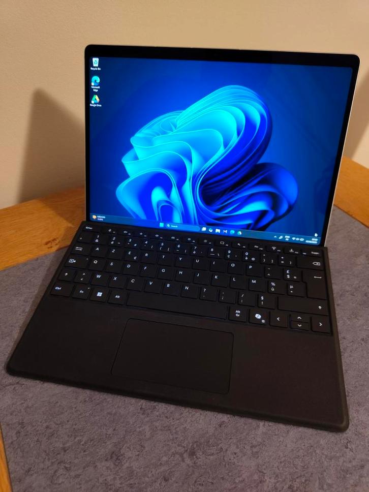Surface Pro 10 - 5G Business (Incl. Keyboard & Stylus), Computers en Software, Windows Tablets, Zo goed als nieuw, Ophalen of Verzenden