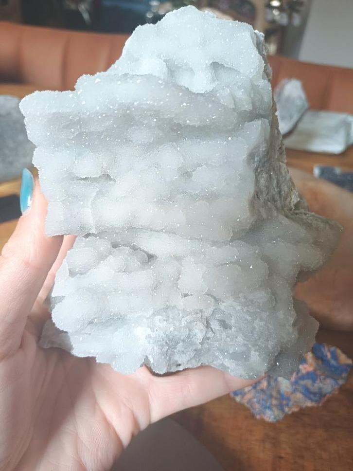 Chalcedoon vol met Glitters - 704 gram, Verzamelen, Mineralen en Fossielen, Mineraal, Ophalen of Verzenden
