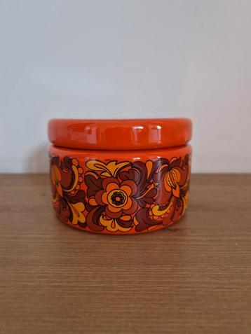 Vintage Oranje emaille pot met Bloemen beschikbaar voor biedingen