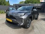 Toyota Yaris Cross 1.5 (116pk) Hybrid Launch Edition! Aut! N, Auto's, Toyota, Gebruikt, Leder en Stof, Bedrijf, 93 pk