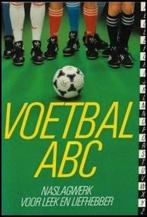 Voetbal ABC, naslagwerk voor leek en liefhebber., Ophalen of Verzenden, Gelezen, Balsport