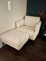 fauteuil met bijbehorende poef - beige zwarte poten, Huis en Inrichting, Fauteuils, Ophalen, 75 tot 100 cm, Zo goed als nieuw