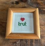 Lijstje met borduursel, Huis en Inrichting, Woonaccessoires | Lijsten, Verzenden, Zo goed als nieuw, Hout, Minder dan 50 cm