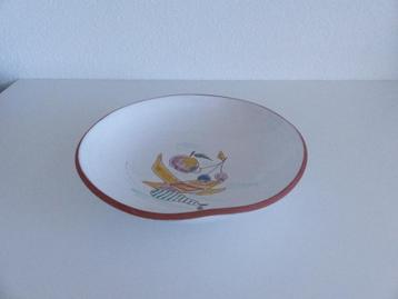 Vintage fruitschaal op pootjes sgraffito beschikbaar voor biedingen