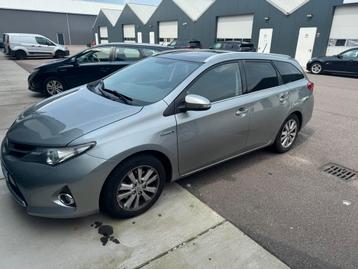 Taxi huren taxi toyota auris hybride verhuur taxi beschikbaar voor biedingen