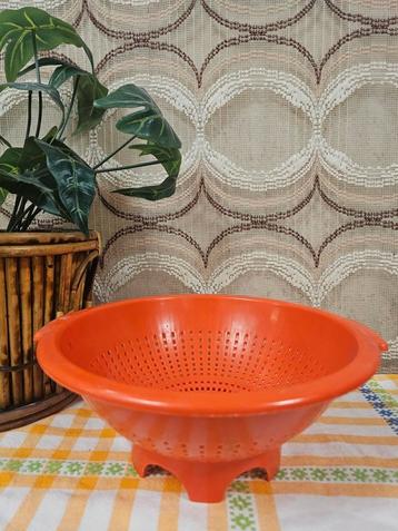 Vintage oranje vergiet 29 cm beschikbaar voor biedingen