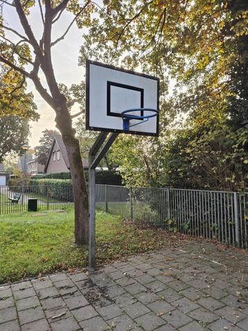 basketbal paal - 2 stuks beschikbaar voor biedingen