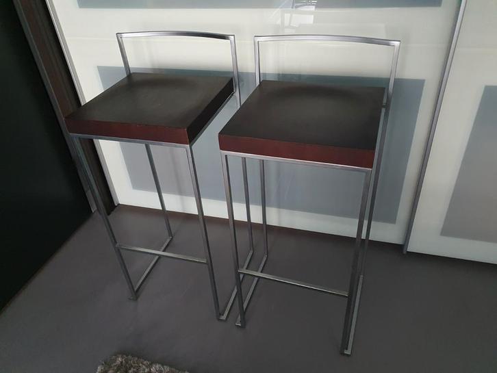 ***Lapalma Cubo design barkrukken (walnut&leder)***, Huis en Inrichting, Barkrukken, Zo goed als nieuw, 60 tot 90 cm, Hout, Leer