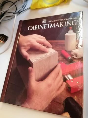 praktisch uitgebreid maken kasten en meubilair ENGELS BOEK beschikbaar voor biedingen