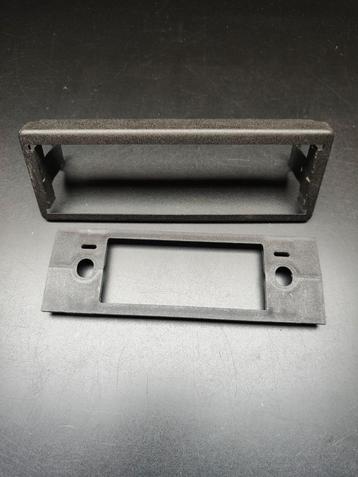 Radio Frame + Adapter Oude Radio beschikbaar voor biedingen