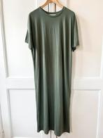 Amisu lange jurk met splitten olijfgroen, maat 38 - nieuw, Kleding | Dames, Maat 38/40 (M), Nieuw, Ophalen of Verzenden, Onder de knie