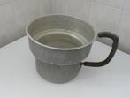 Oude aluminium melkkoker, Ophalen