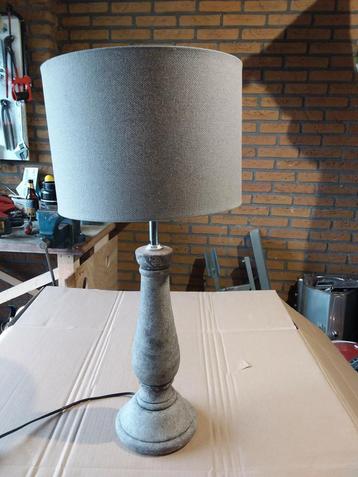 Lamp op voet  beschikbaar voor biedingen
