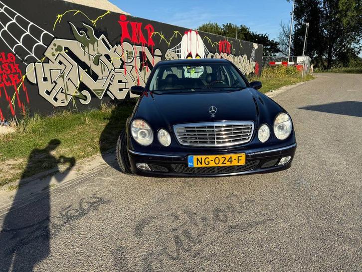 Mercedes-Benz E-Klasse 2.6 E240 Sedan AUT 2003 Blauw, Auto's, Mercedes-Benz, Particulier, E-Klasse, ABS, Achteruitrijcamera, Adaptive Cruise Control