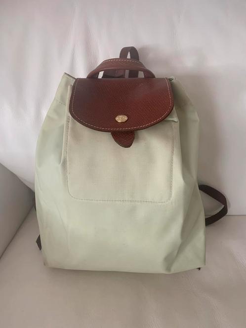 Longchamp rugtas in pistache met leren sluitklep en handvat, Sieraden, Tassen en Uiterlijk, Tassen | Rugtassen, Gebruikt, Overige merken
