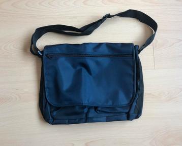 Nieuwe blauwe laptoptas met schouderriem beschikbaar voor biedingen