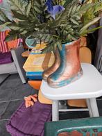 Zijden boeket en gepimpte laarsjes van beton, Ophalen