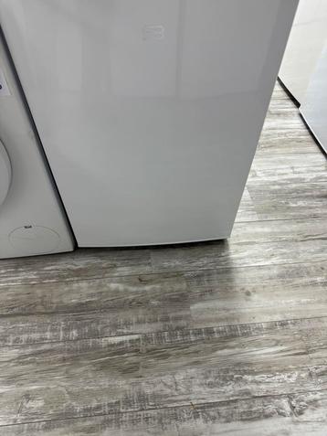 Vriezer  tafelmodel  103 liter  nieuwe no frost  energie D beschikbaar voor biedingen